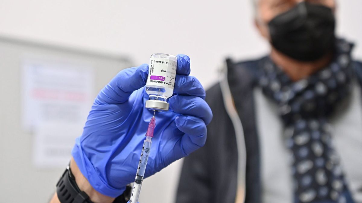 Europa reactiva la vacuna de AstraZeneca. ¿Qué dudas y consecuencias deja el parón?