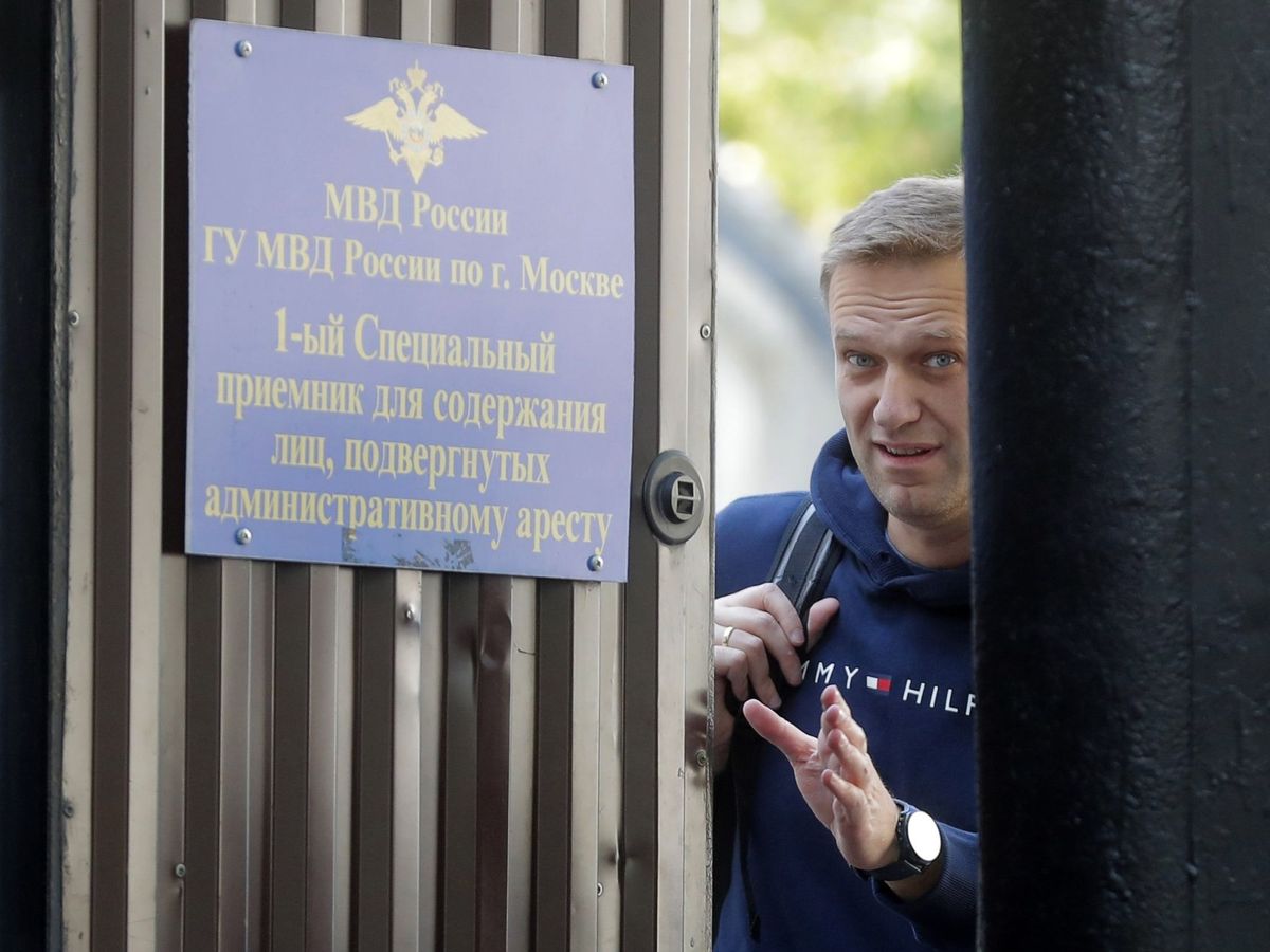 Foto: El opositor político ruso Alexéi Navalni saliendo de prisión, en una foto de archivo. (EFE)