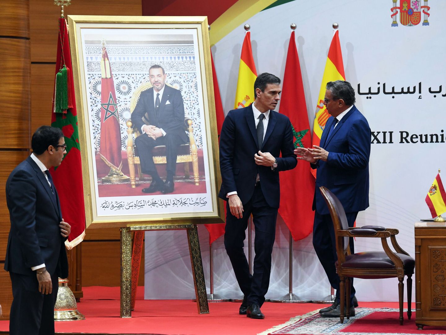 Sánchez, con el primer ministro marroquí, Aziz Akhannouch. (EPA/Jajal Morchidi)