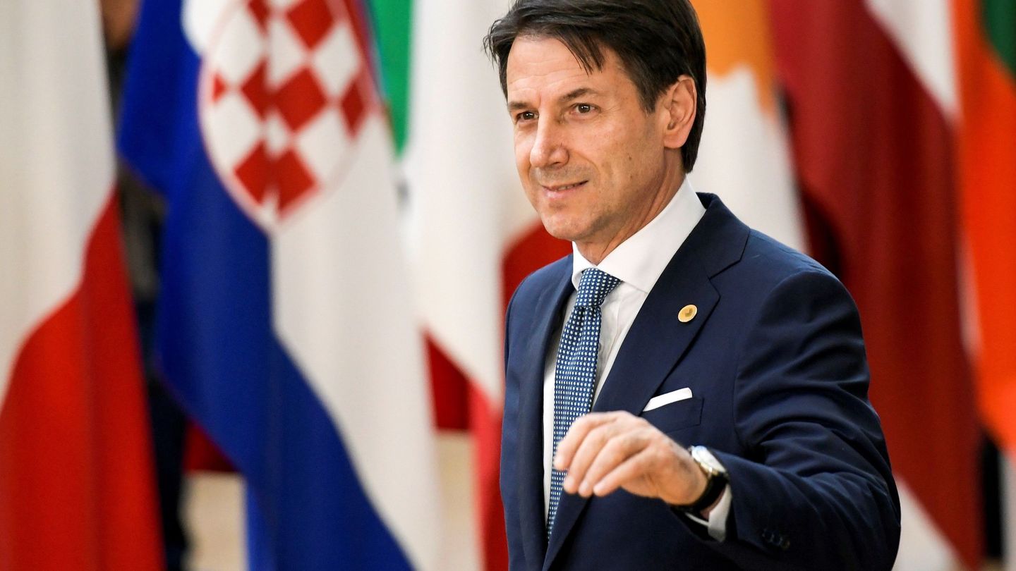 El primer ministro italiano Giuseppe Conte llega a la reunión con sus socios europeos (EFE)