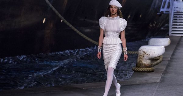 Bienes pasión simbólico Chanel dice adiós a sus zapatos virales y da la bienvenida a los mary janes