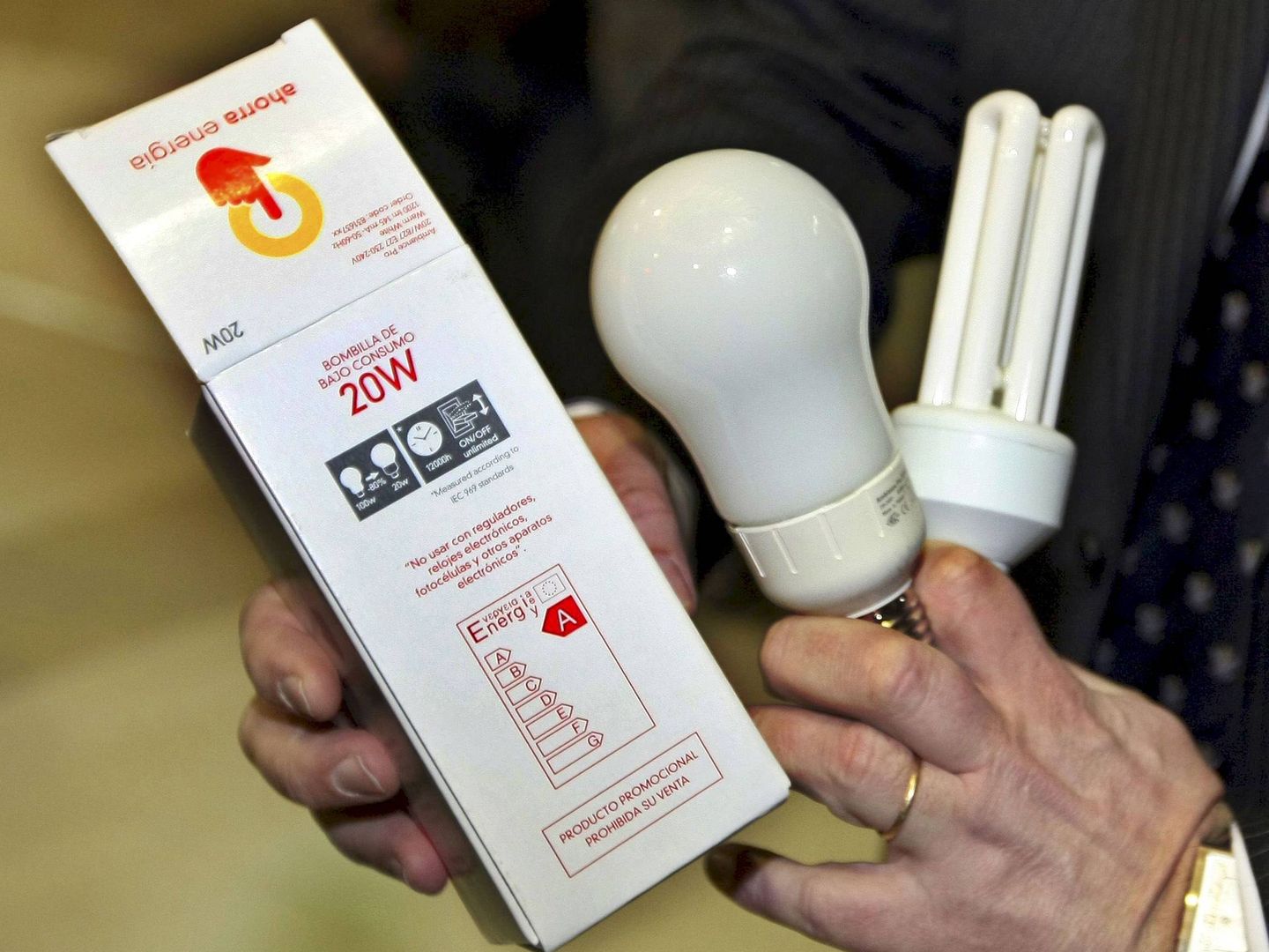 Las bombillas de bajo consumo, la mejor opción hasta la aparición del LED. (EFE)