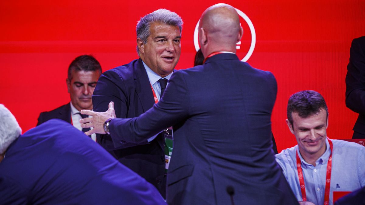 Todo lo que el flotador de la UEFA a Laporta no tapa en "el grave escándalo" del caso Negreira