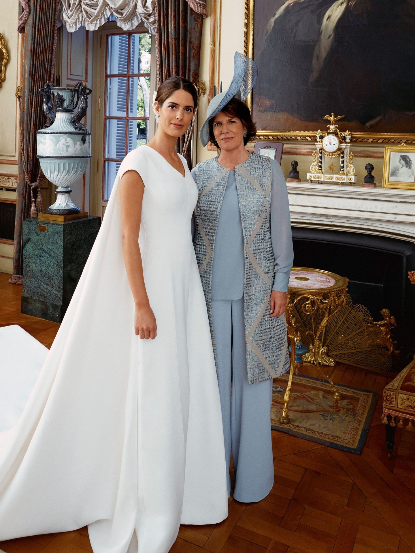 Sofía Palazuelo con su madre, Sofía Barroso, el día de su boda. (EFE)