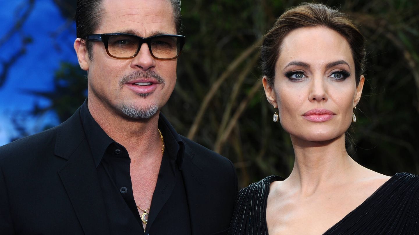 Brad Pitt y Angelina Jolie, cuando aún estaban casados. (Getty)
