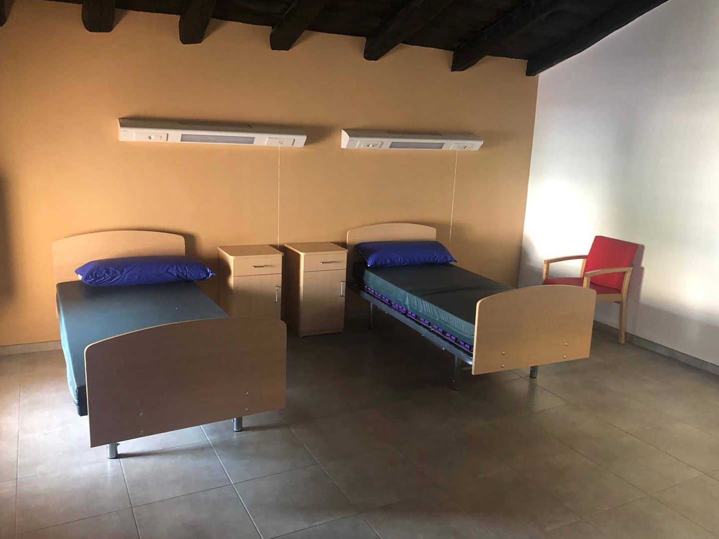 Una de las habitaciones del centro de positivos de coronavirus en Gea de Albarracín