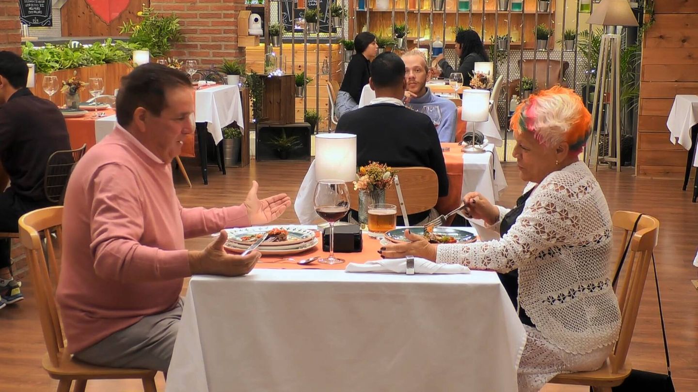 Torcuato y Pilar, cenando en el restaurante de 'First dates'. (Mediaset)
