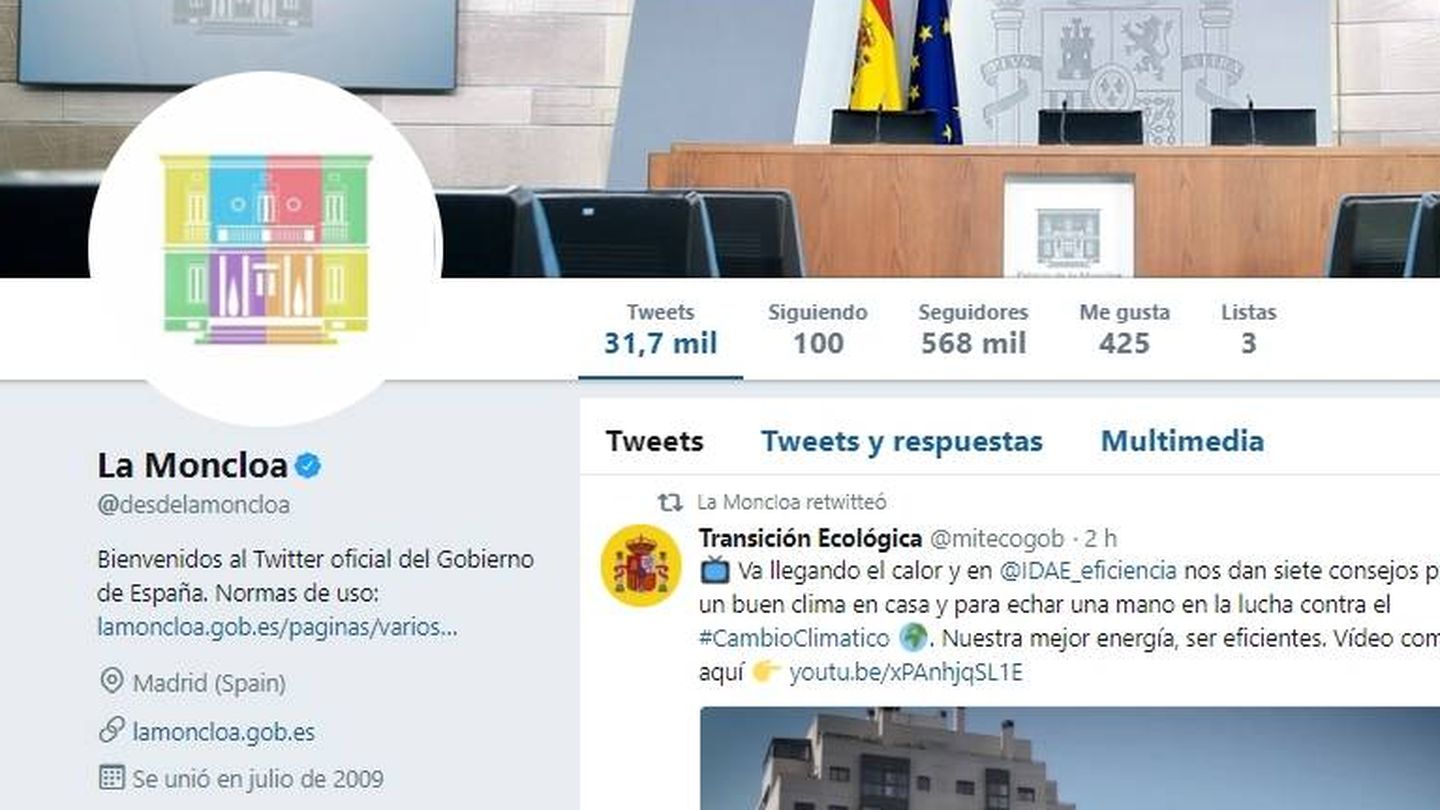 La cuenta oficial de Presidencia del Gobierno, @desdelamoncloa, teñida con los colores de la bandera arcoíris, emblema del colectivo LGTBI, este 7 de julio de 2018. (EC)