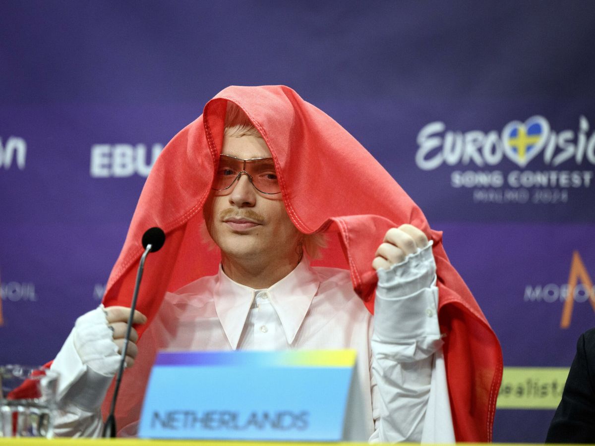 Foto: Joost Klein, en una rueda de prensa del Festival de Eurovision durante este sábado. (EFE)
