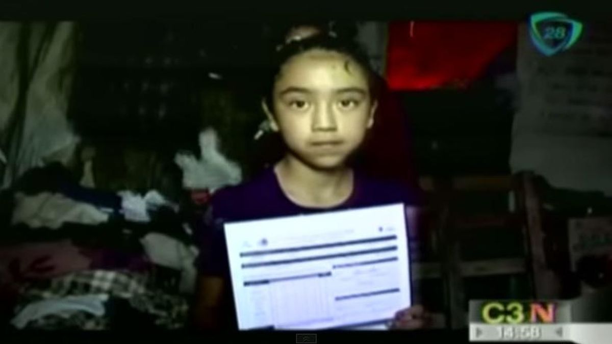 La niña mexicana de 'matrícula de honor' que vive en la calle y no tiene beca