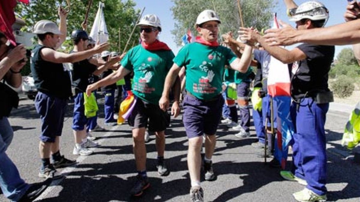La 'Marcha Negra' llega a la Puerta del Sol con gritos de apoyo a los mineros