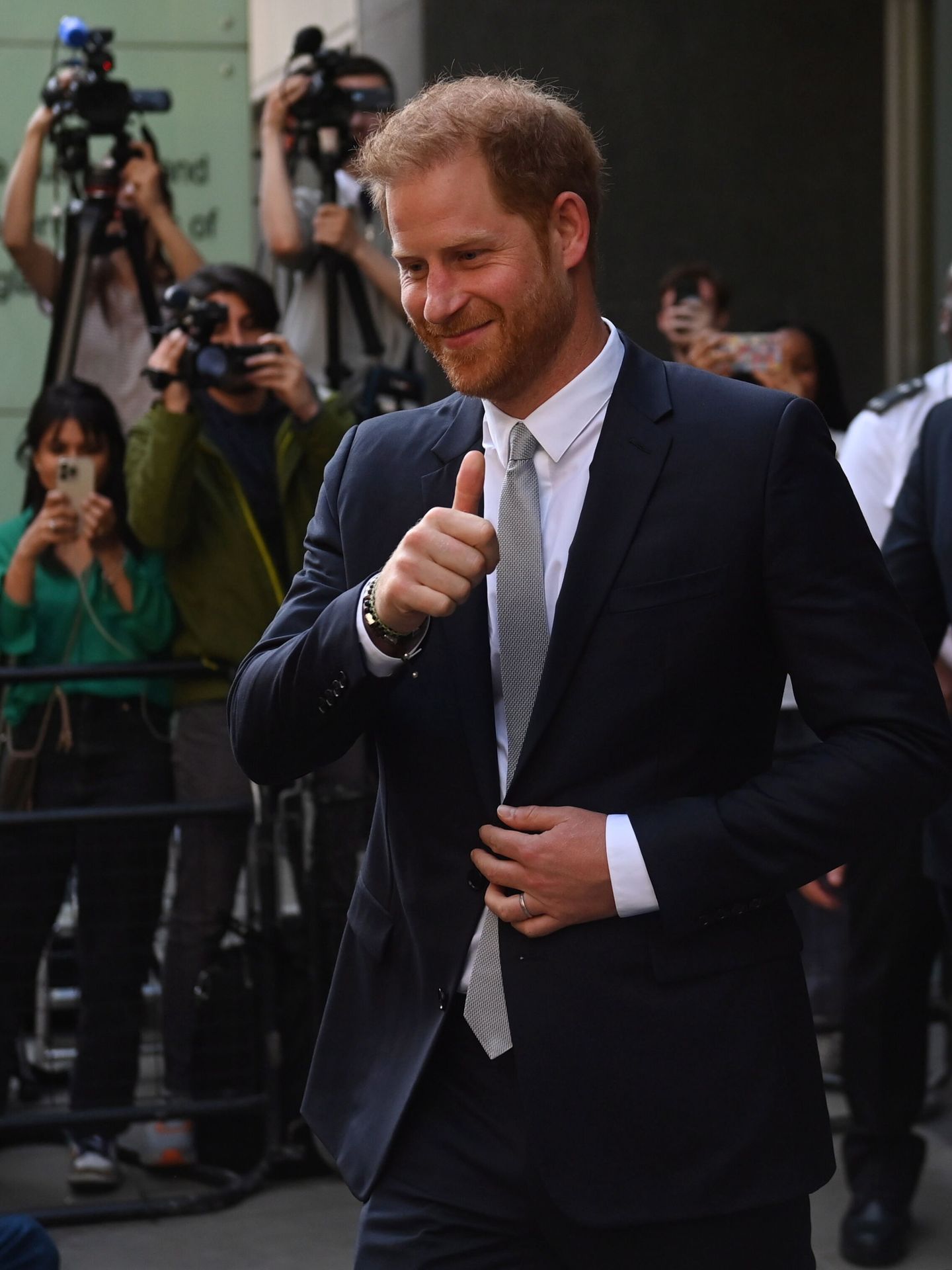 El príncipe Harry, el pasado junio, saliendo del Alto Tribunal de Londres. (EFE/Neil Hall)