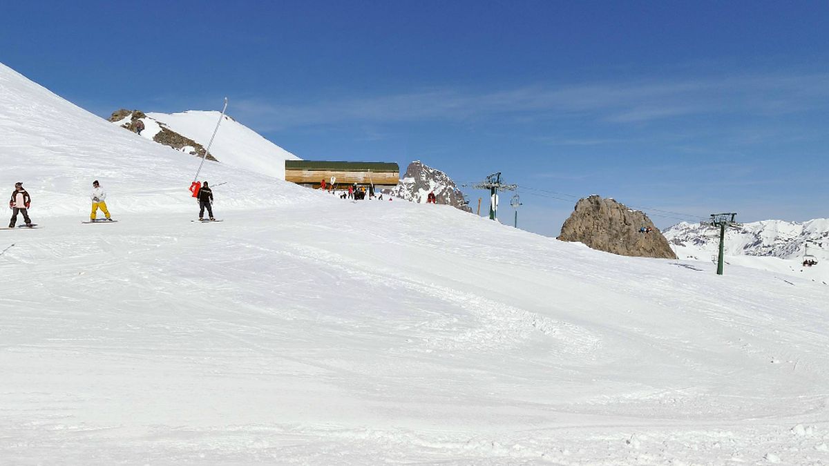 Aramón invita a esquiar a niños con cáncer con el programa 'Un gorro, una ilusión'