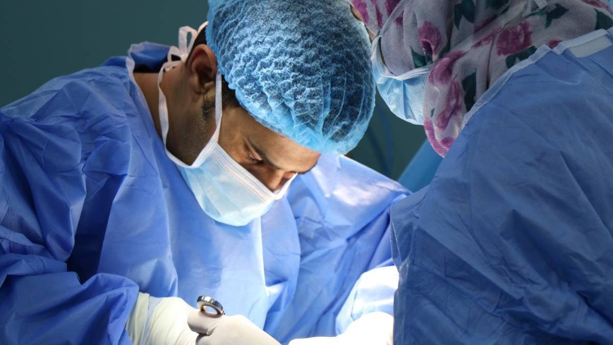 Una nueva técnica de cirugía para hernias inguinales evita el largo posoperatorio