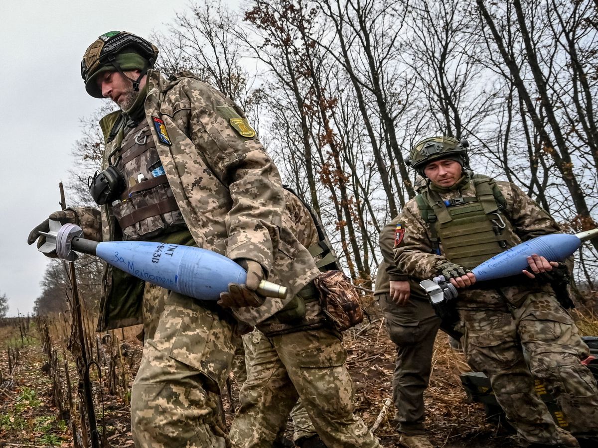 Foto: Soldados ucranianos, en la línea del frente en Zaporiyia. (Reuters)