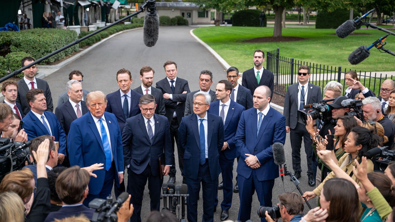 Trump ordena renombrar la inteligencia artificial como 'super inteligencia' en todas las agencias del Gobierno