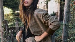 Las 3 bomber de Zara que sientan bien a partir de los 45 y funcionan con vaqueros o vestidos