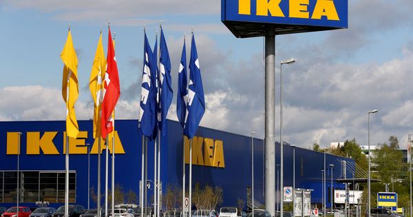 Foto: Ikea distribuye siete millones de ejemplares de su nuevo catálogo (Reuters/Arnd Wiegmann)