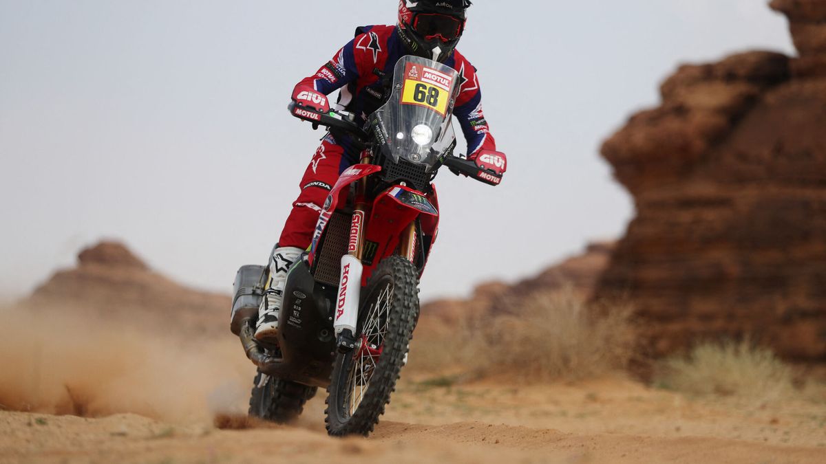 El español Tosha Schareina abandona el Dakar tras una grave caída con su moto
