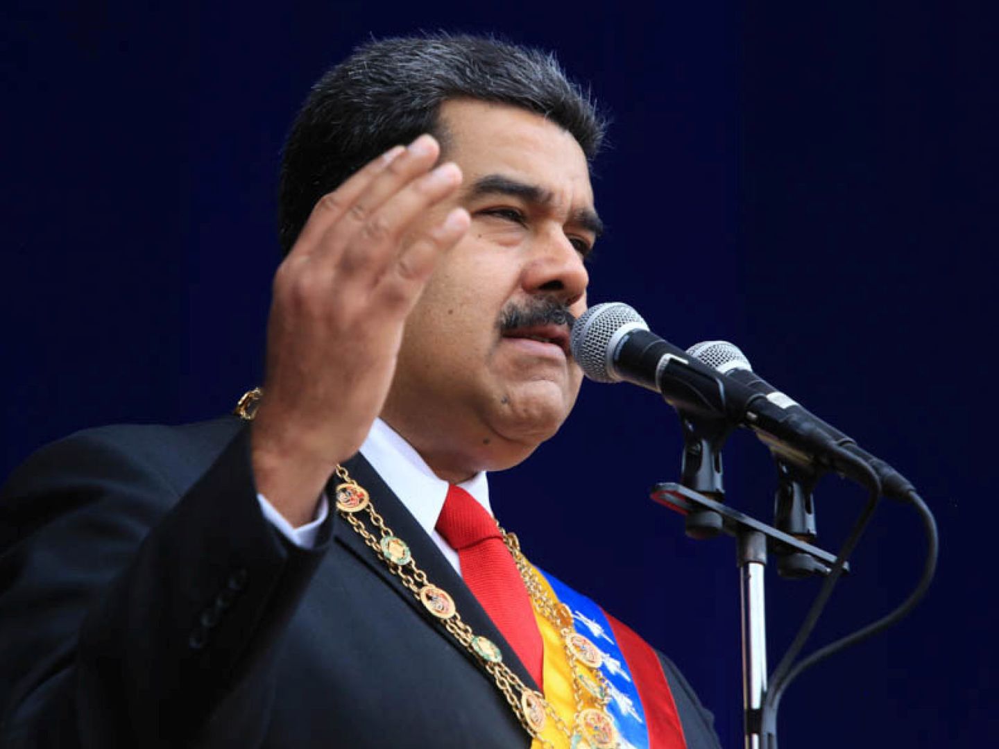 Nicolás Maduro, en una imagen del sábado, minutos antes del suceso. (Reuters)