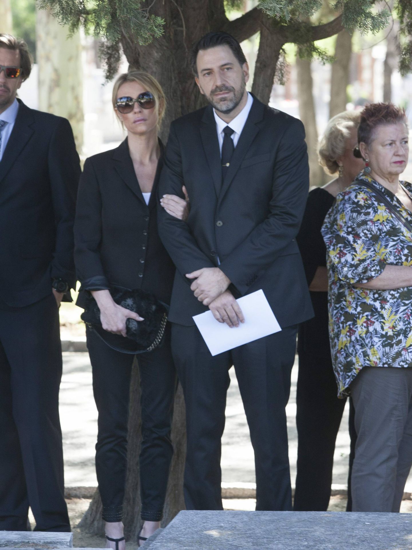 Leandro y Rosalía, en el funeral de Leandro de Borbón. (Cordon Press)