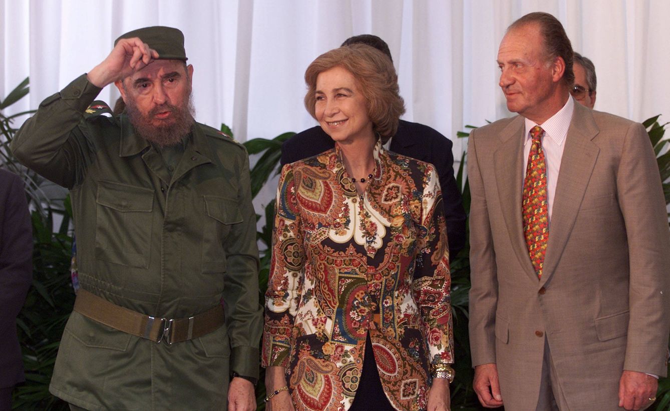 Castro recibe a los Reyes en La Habana en 1999. (Reuters)