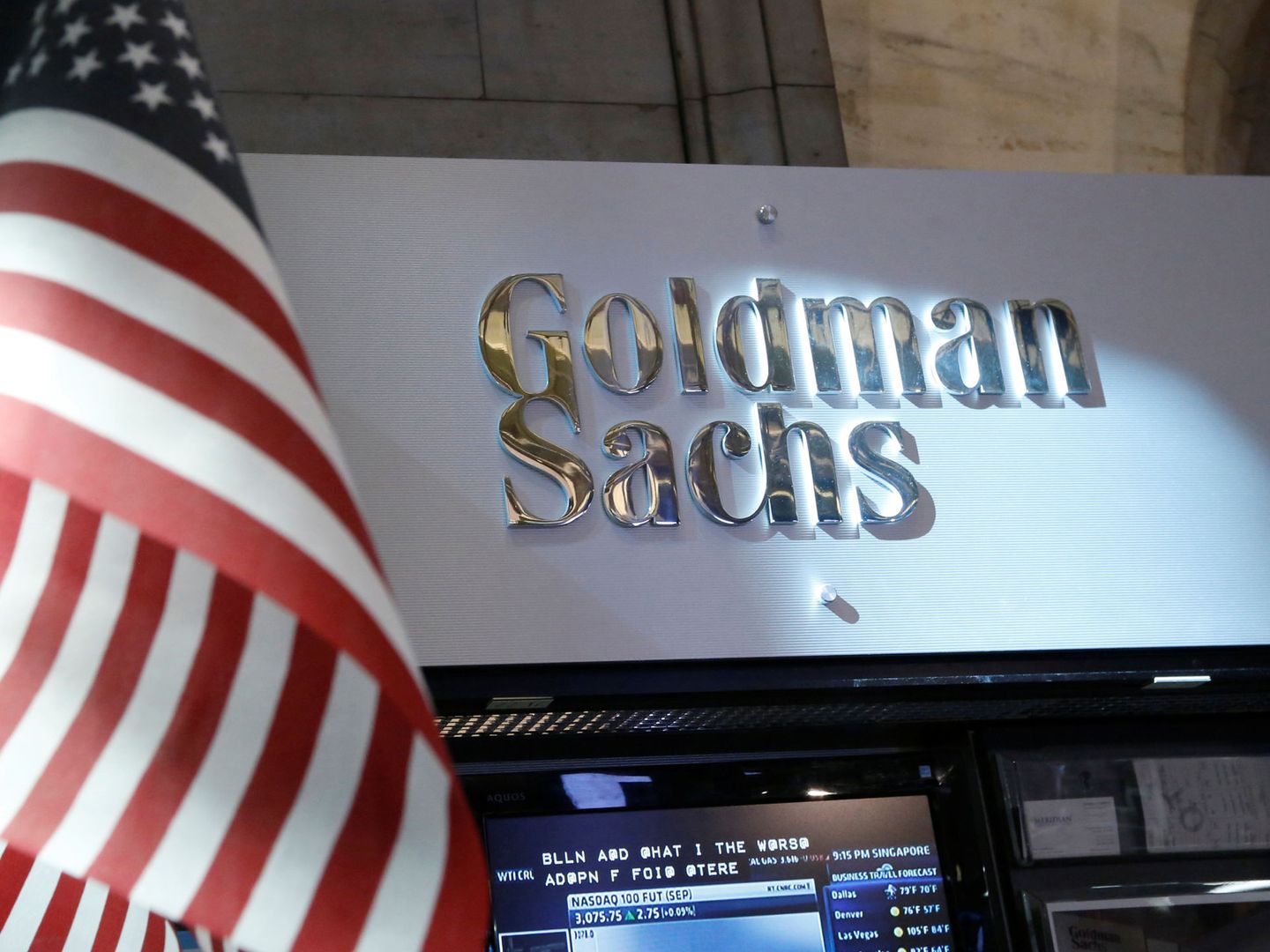 Mostrador de operaciones de Goldman Sachs en Wall Street. (Reuters)