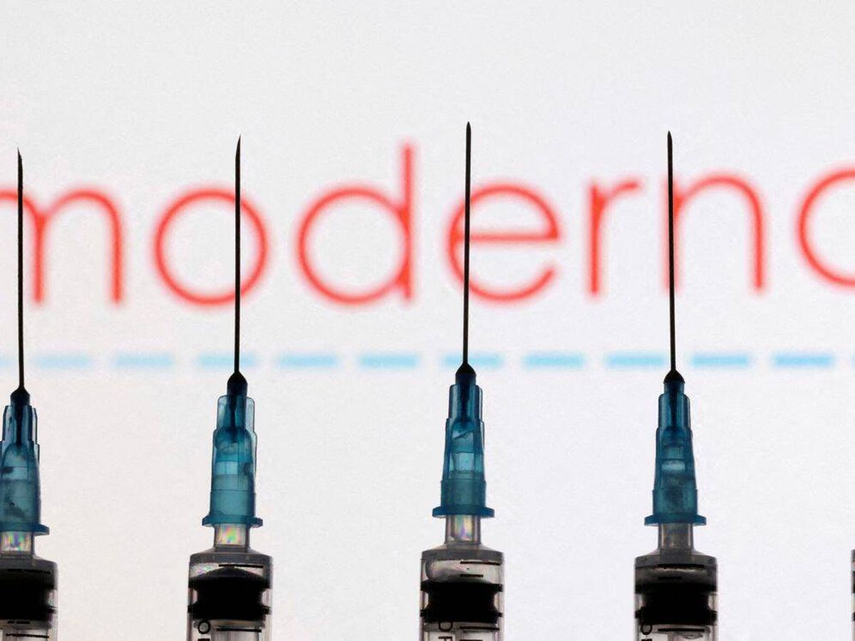 Foto: La demanda de Moderna contra Pfizer por la vacuna covid. (Reuters/Dado Ruvic)