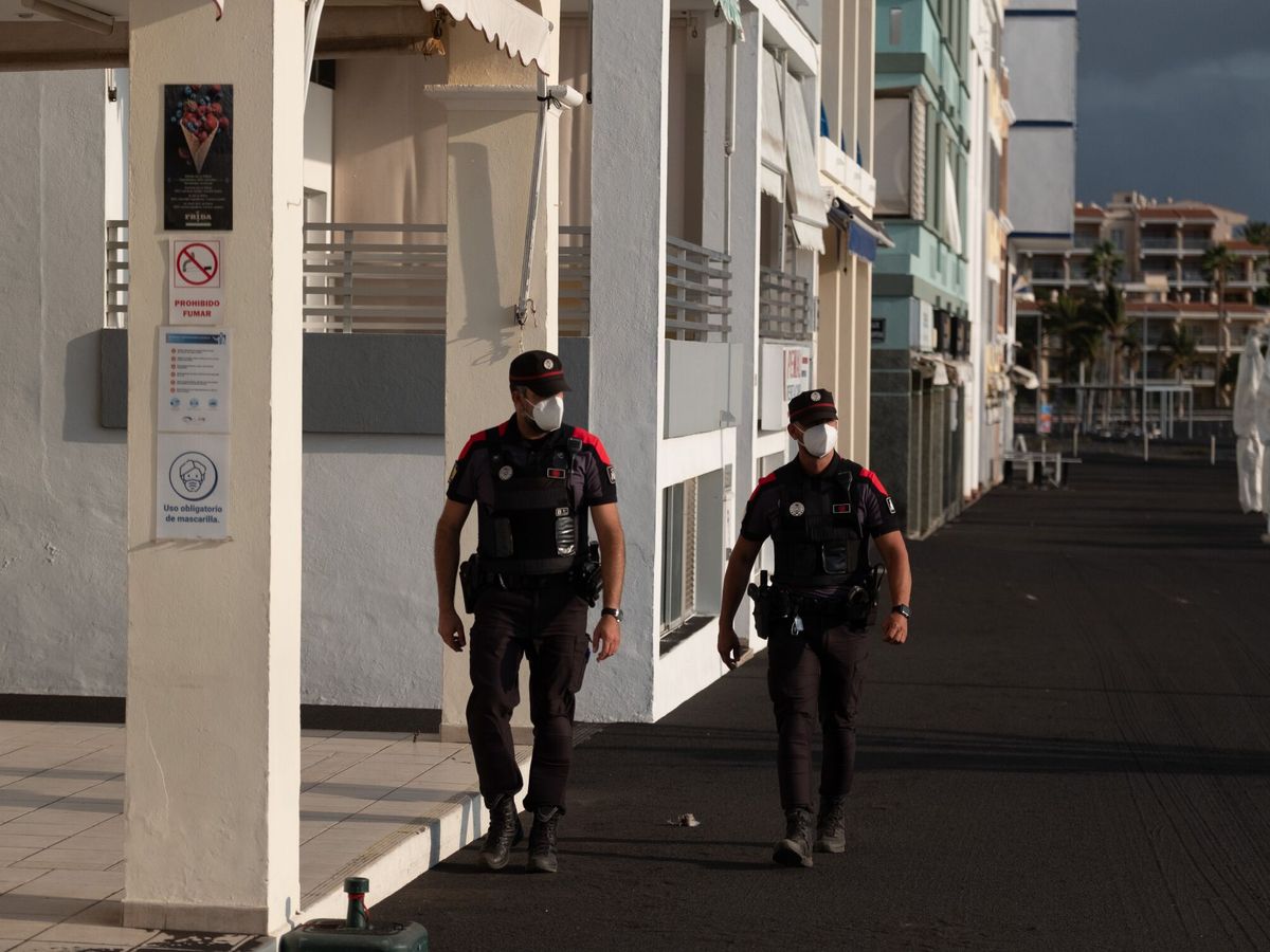 Foto: Policía en Canarias en una imagen de archivo. (EFE/Carlos de Saá)