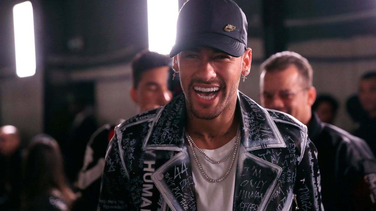 Bailando en Carnaval: así se recupera Neymar de su lesión