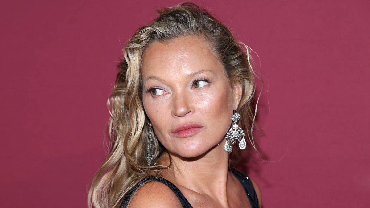 El truco de maquillaje de Kate Moss para moldear los pómulos sin contouring ni cirugía