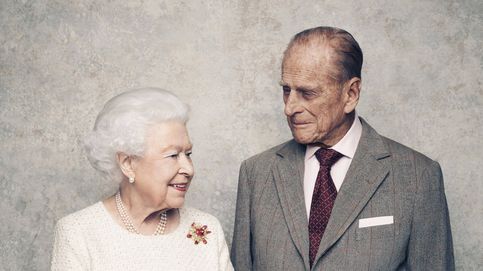 Isabel II y el duque de Edimburgo posan por el 70 aniversario de su matrimonio 