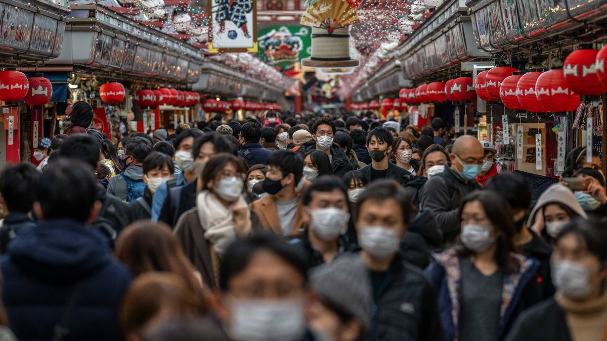 40 M de habitantes, 45 contagios: el misterio de la caída de casos de covid-19 en Japón