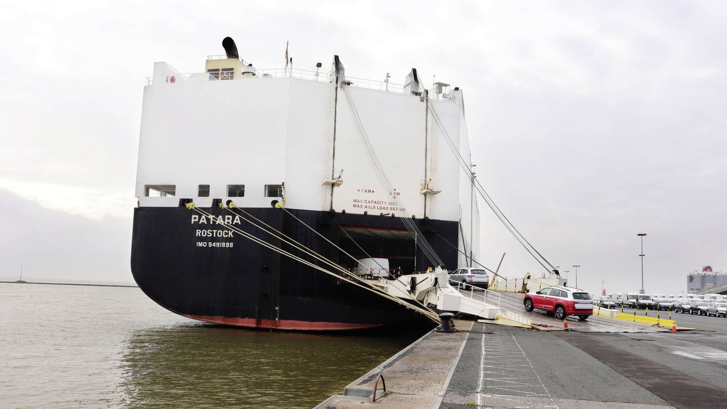 En 2020 el puerto de Rotterdam manejó 8.436.240 contenedores entrantes y salientes.