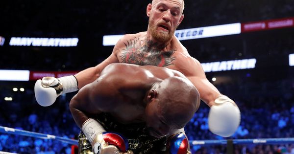 Foto: McGregor perdió ante Mayweather en su primer combate de boxeo. (Reuters)