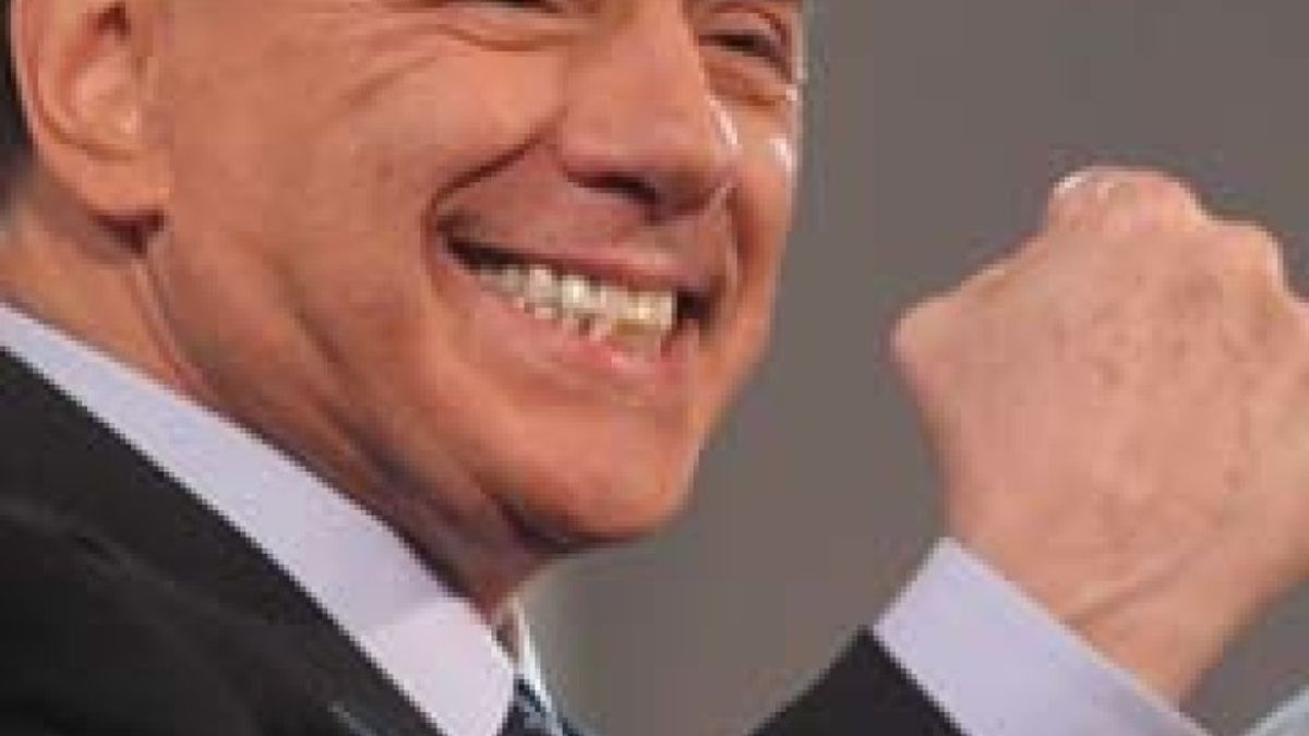 Berlusconi está convencido de que si Ronaldinho deja el FC Barcelona irá al Milán