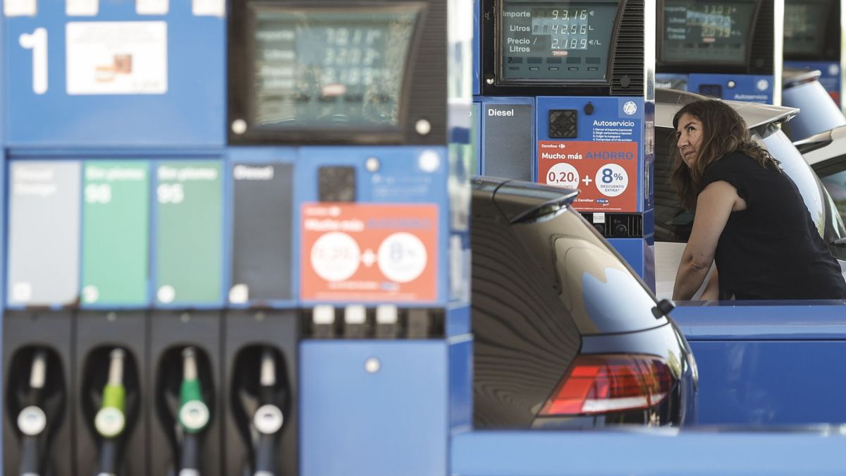 El diésel se une a la gasolina y ya se come la subvención: récord histórico para ambos