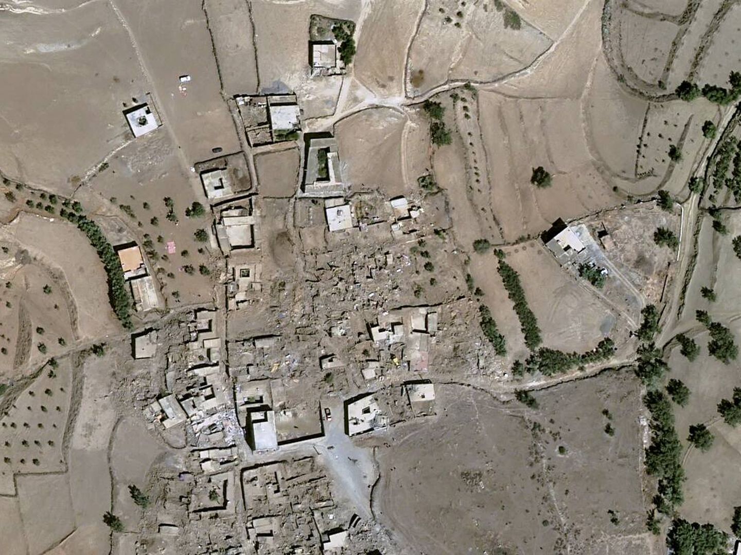 Solo los edificios más modernos de Tafeghaghte se han salvado de la destrucción (Pléiades Neo © Airbus DS, 2023)