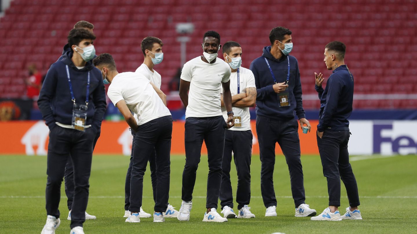Los jugadores del Oporto antes del comienzo del partido. (Reuters)