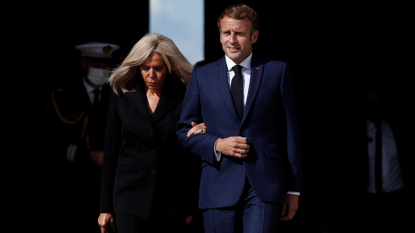 Emmanuel y Brigitte Macron. (EFE)