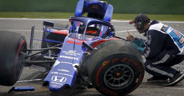 Foto: Así quedó el Toro Rosso de Alexander Albon tras su accidente en los entrenamientos libres de Gran Premio de China. (EFE)