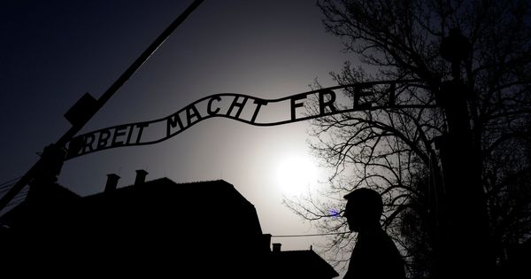 Foto: La entrada al campo de Auschwitz, en Polonia (Reuters/Kacper Pempel)
