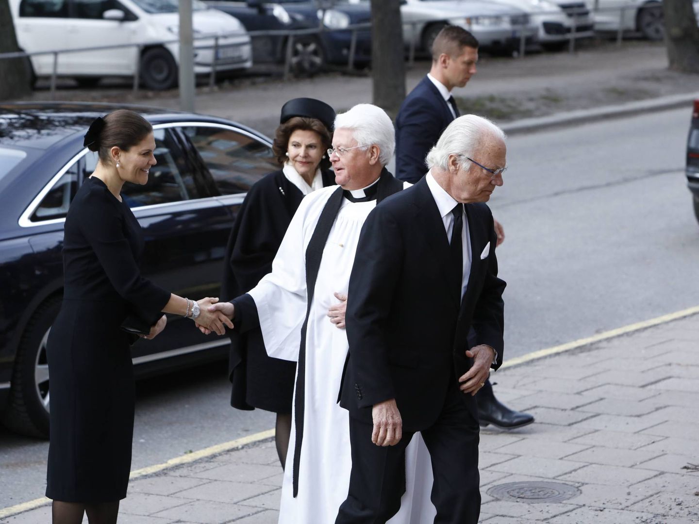 La familia real de Suecia asiste al funeral de Dagmar von Arbin. (Cordon Press)