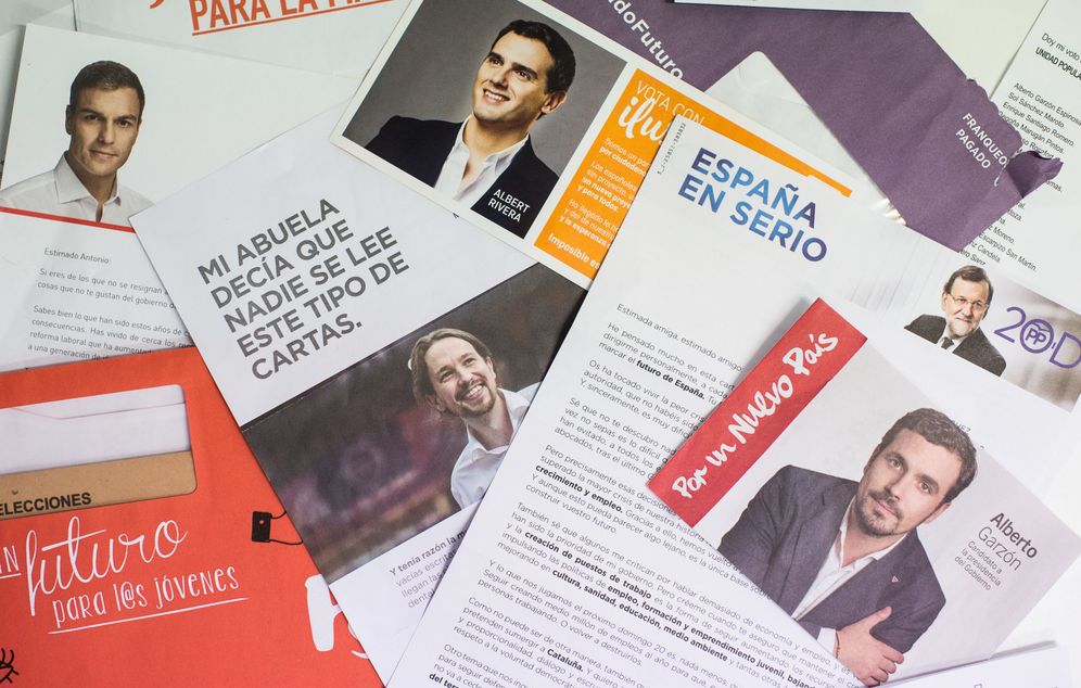 Foto: Conjunto de las cartas que los partidos políticos han enviado a los buzones de las casas españolas. (Pablo L. Learte)