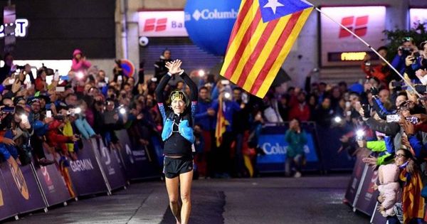 Foto: La corredora Núria Picas, entrando en una meta.