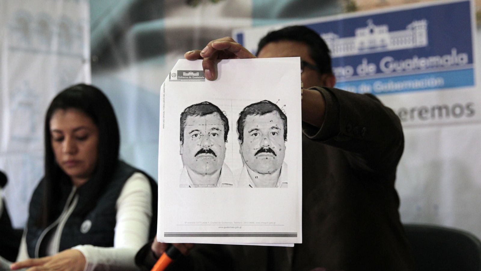 Foto: Detalle del retrato del narcotraficante Joaquín 'El Chapo' Guzmán mostrado durante una rueda de prensa en Guatemala (EFE)