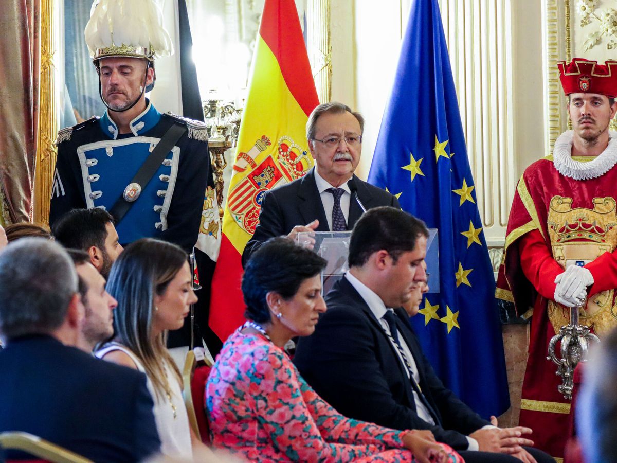Foto: Juan Jesús Vivas (PP) toma posesión como presidente de Ceuta. (EFE/Reduan)