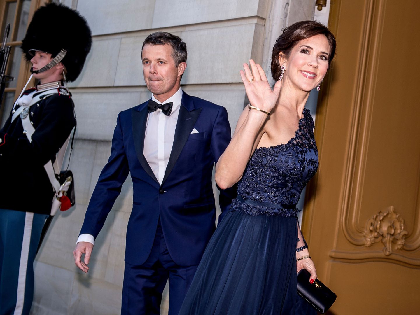 Los príncipes Federico y Mary llegando a la cena en honor a Banedicta. (Reuters)