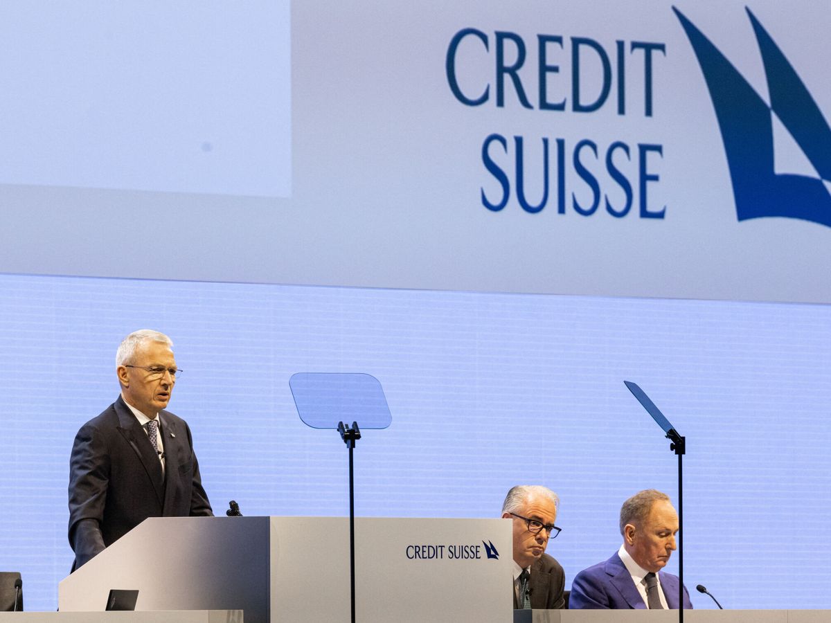 Foto: Axel Lehmann, presidente de Credit Suisse, en la celebración de la junta. (Reuters/Pierre Albouy)
