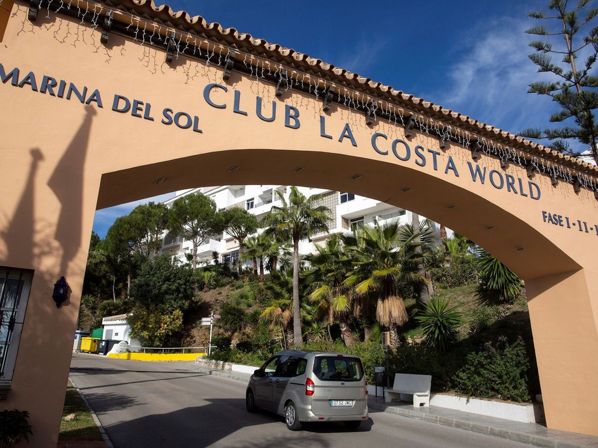 Foto: Vista de la entrada de la urbanización Club La Costa de Mijas, Málaga. (EFE)